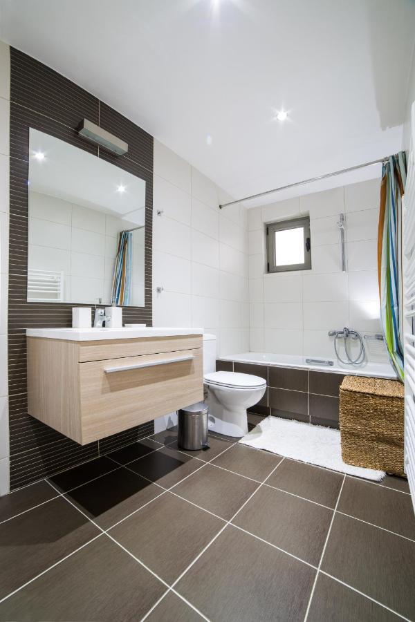 Lovely New Βuild Flat Near Metro - Free Parking アテネ エクステリア 写真