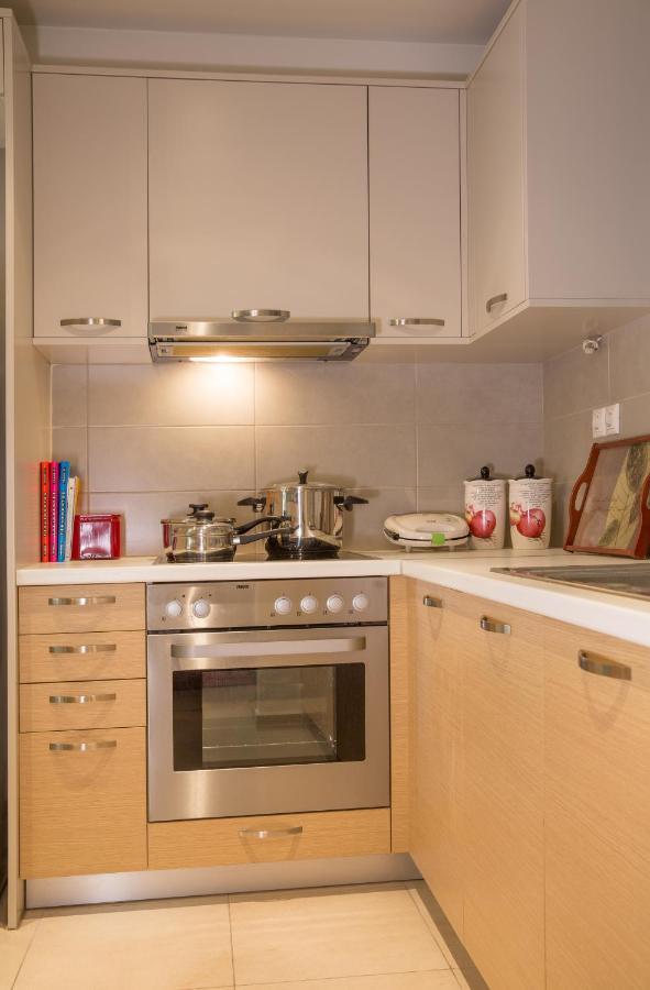 Lovely New Βuild Flat Near Metro - Free Parking アテネ エクステリア 写真