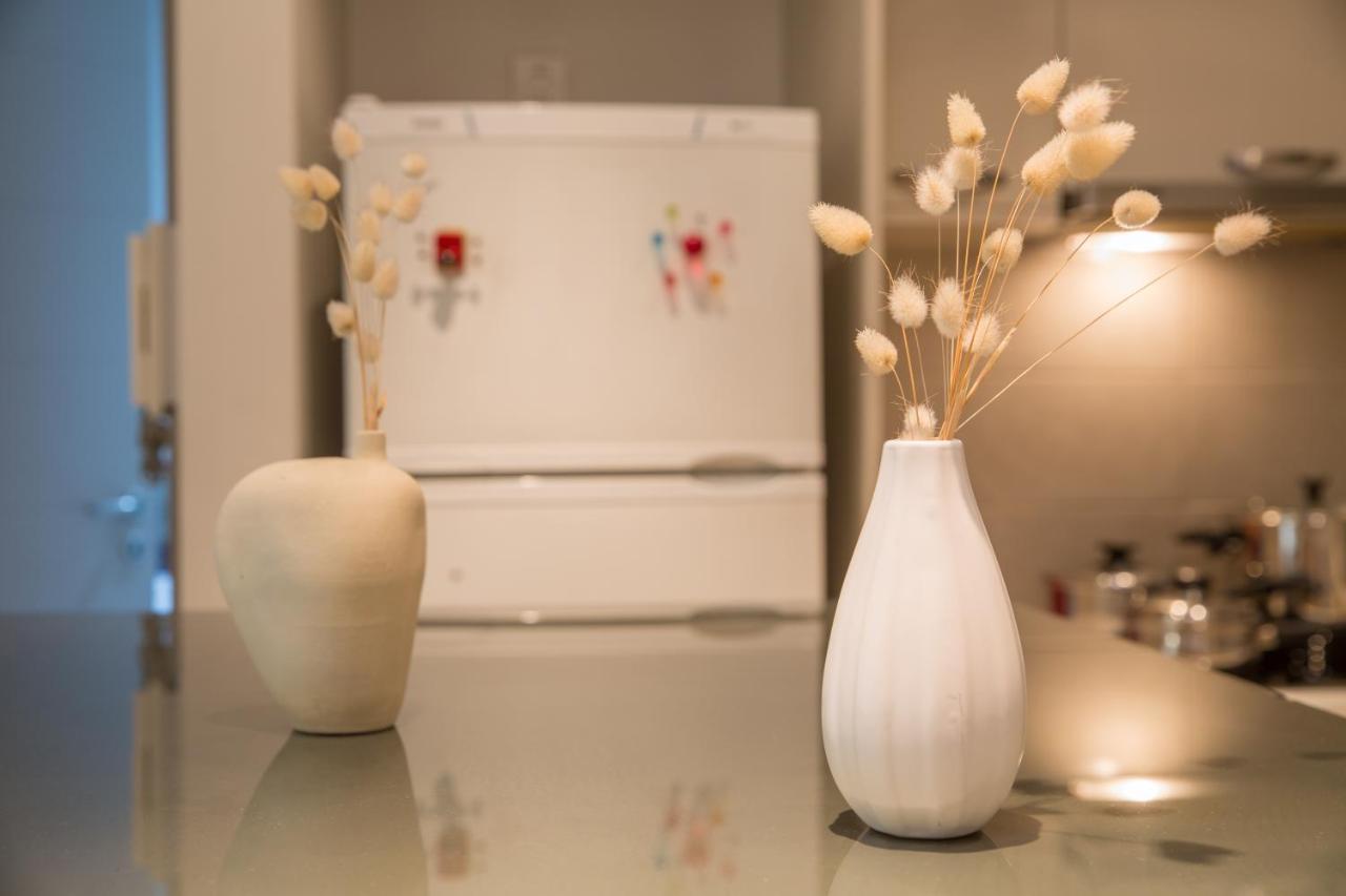 Lovely New Βuild Flat Near Metro - Free Parking アテネ エクステリア 写真